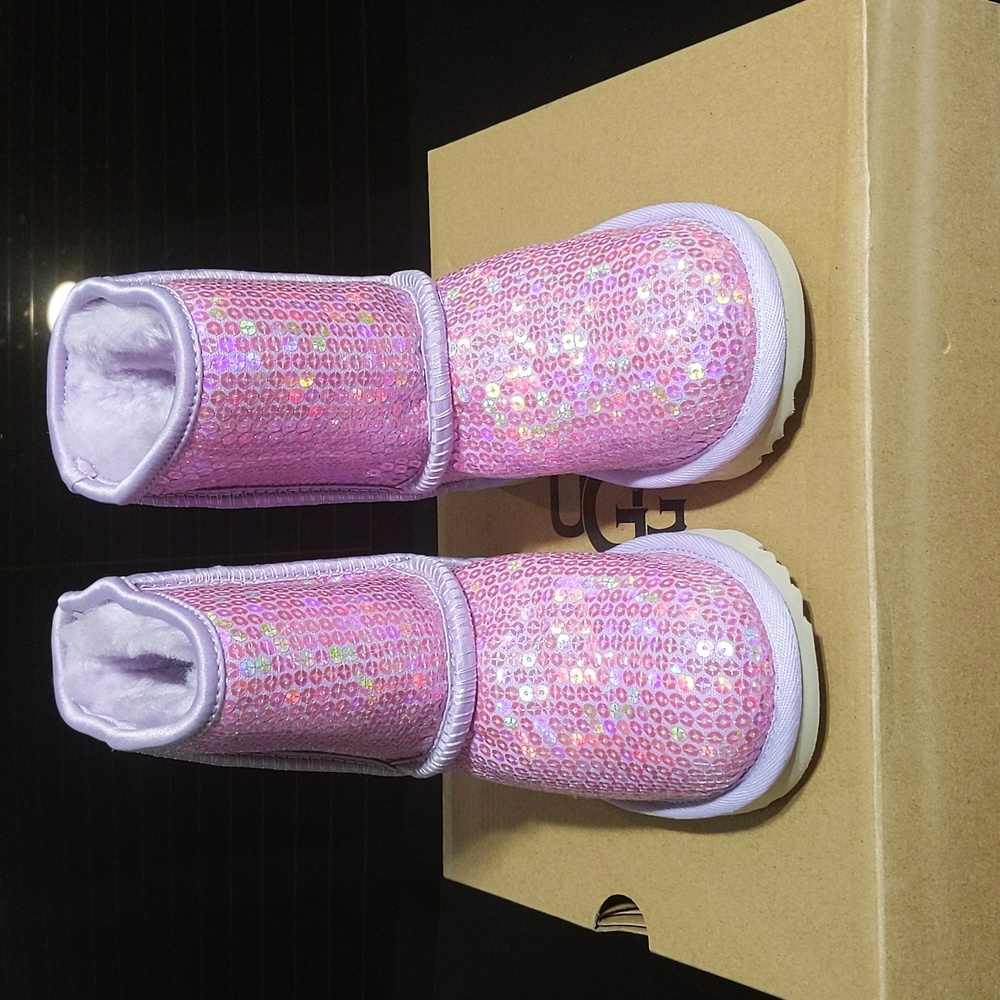Ugg classic II girls boot